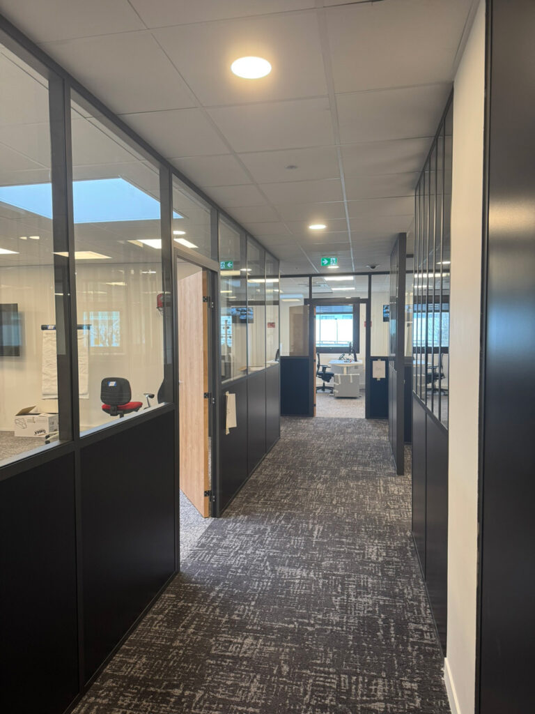 Vue intérieur des bureaux KIA de Colombes
